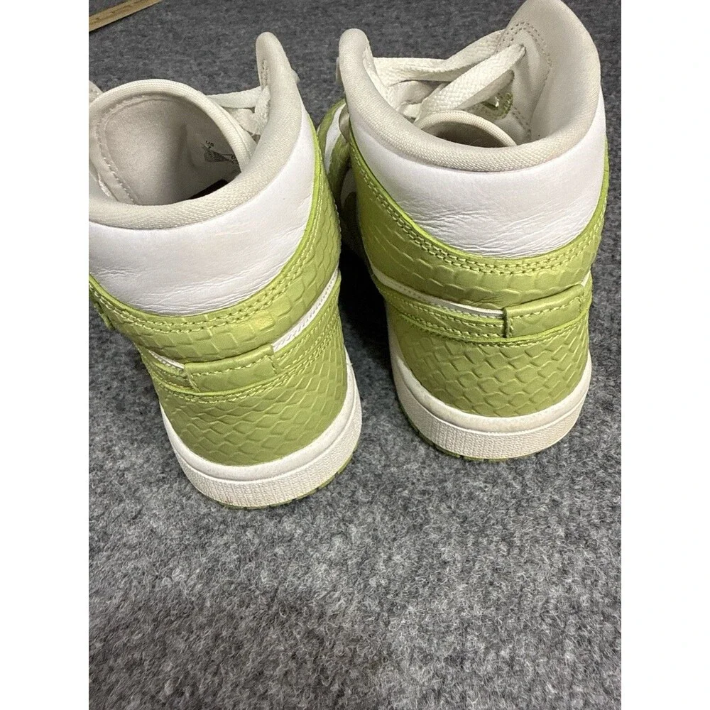 Air Jordan 1 Mid SE “Green Python” – Women’s Size 7 – Premium Leather –Excellent